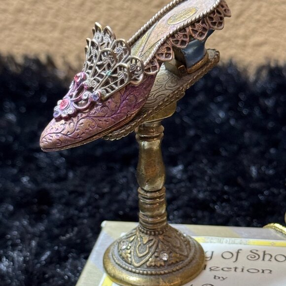 Sweet Romance Miniture Shoe Stand Display Metal Lace Detailing - Picture 2 of 7